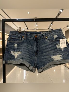 BlankNYC Distressed Shorts NWT